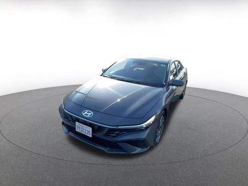 Used 2025 Hyundai Elantra Limited image 7