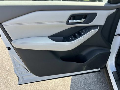 New 2026 Nissan Rogue SV AWD/4WD image 18