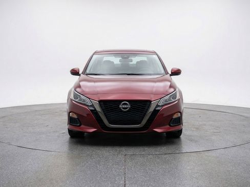 Used 2025 Nissan Altima 2.5 SV FWD image 2