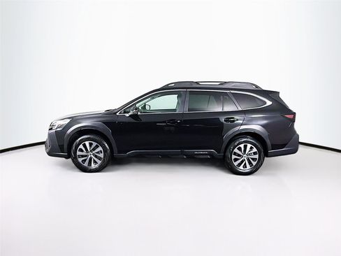 Used 2025 Subaru Outback Premium AWD/4WD image 4