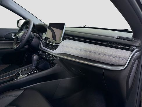 Used 2024 Jeep Compass Latitude image 31