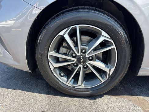 Used 2023 Kia Forte LXS w/ LXS Technology Package FWD image 6