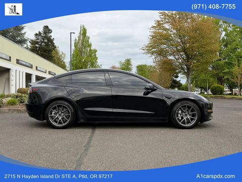 Used 2022 Tesla Model 3 Long Range AWD/4WD image 9