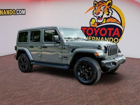 Used 2022 Jeep Wrangler Unlimited Sahara AWD/4WD image 3