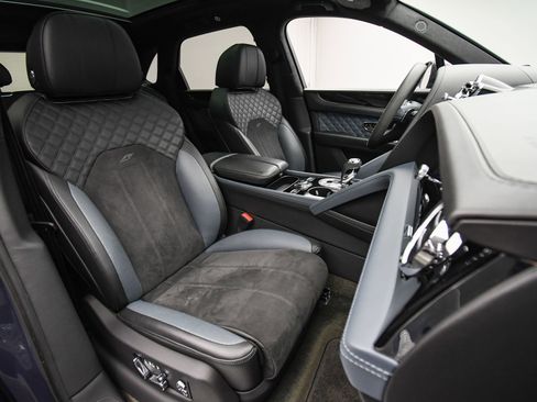 Used 2022 Bentley Bentayga image 18