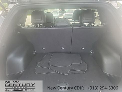 Used 2025 Jeep Compass Limited AWD/4WD image 15