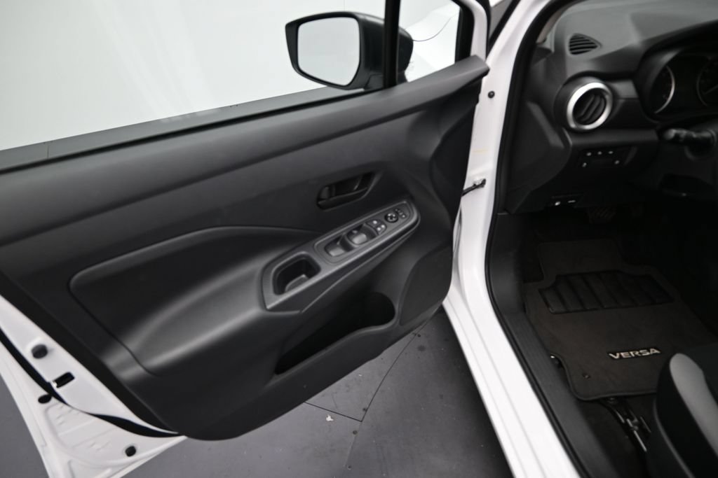 Used 2025 Nissan Versa S FWD image 10