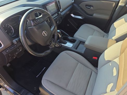 Used 2024 Nissan Frontier SV w/ Technology Package RWD image 16
