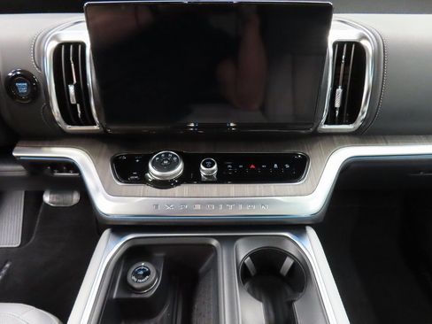 Used 2025 Ford Expedition Max Platinum w/ Platinum Ultimate Package image 14