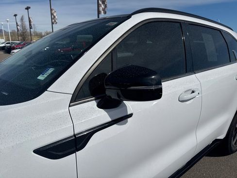 Used 2022 Kia Sorento EX w/ Panoramic Sunroof Package image 18