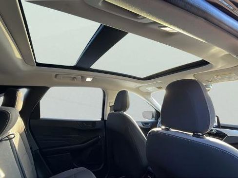 Certified 2022 Ford Escape SE w/ Convenience Package image 19