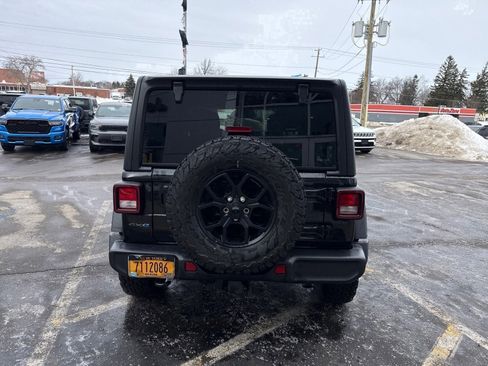 Used 2025 Jeep Wrangler Willys image 4