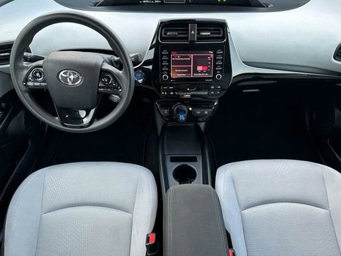 Used 2022 Toyota Prius LE image 10