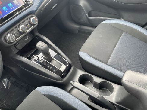 Used 2025 Nissan Versa SV image 40