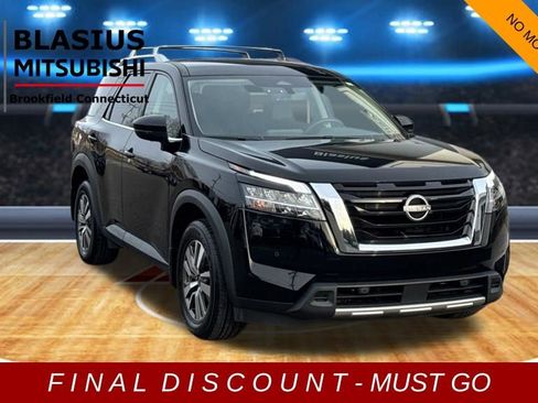 Used 2023 Nissan Pathfinder SL image 1