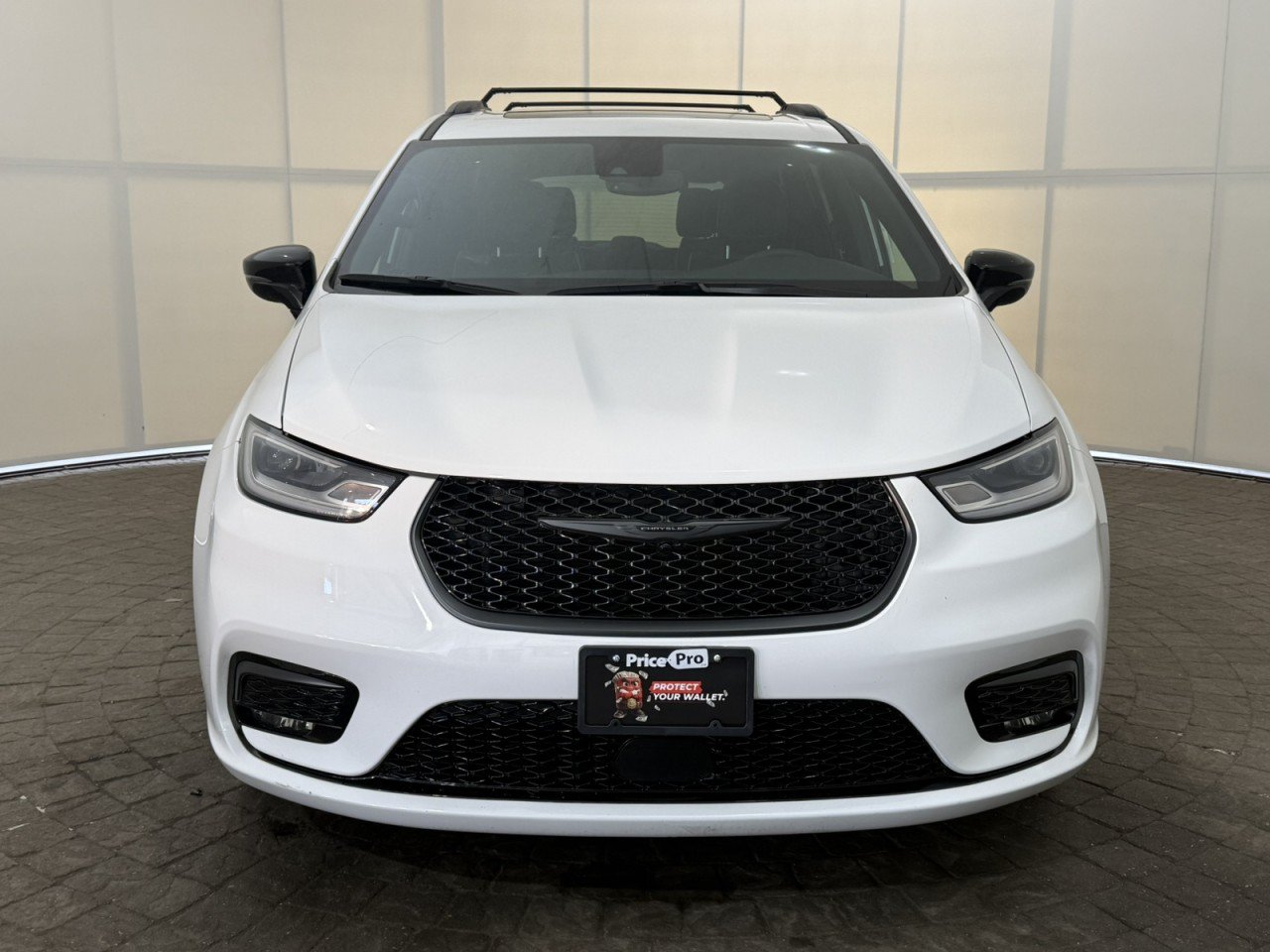 Used 2025 Chrysler Pacifica Limited FWD image 2