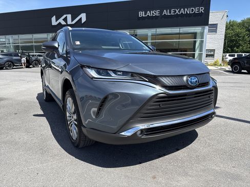 Used 2024 Toyota Venza XLE AWD/4WD image 1