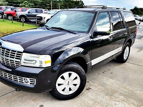 Used 2014 Lincoln Navigator 4WD image 3