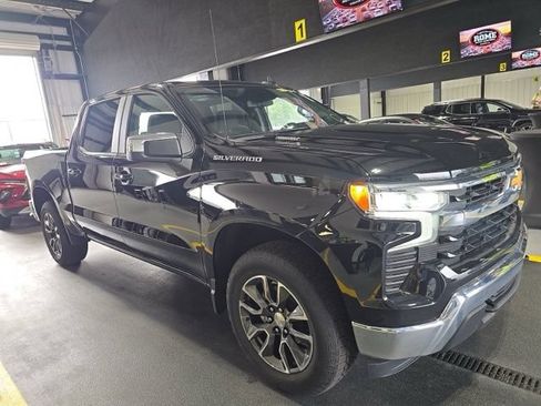 Used 2024 Chevrolet Silverado 1500 LT AWD/4WD image 5
