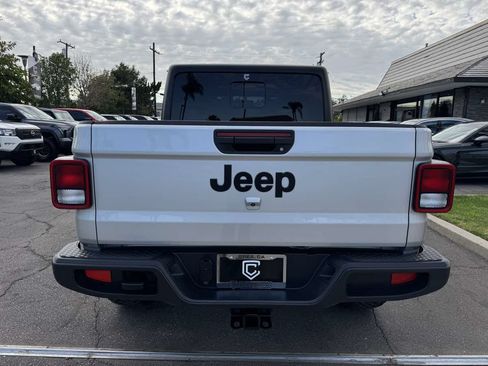 Used 2023 Jeep Gladiator Sport AWD/4WD image 6