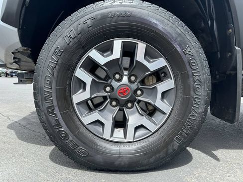 Used 2021 Toyota Tacoma TRD Off-Road w/ TRD Premium Off Road Package AWD/4WD image 12