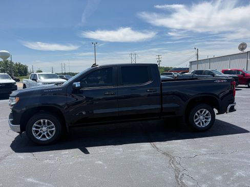 Used 2023 Chevrolet Silverado 1500 LT AWD/4WD image 4
