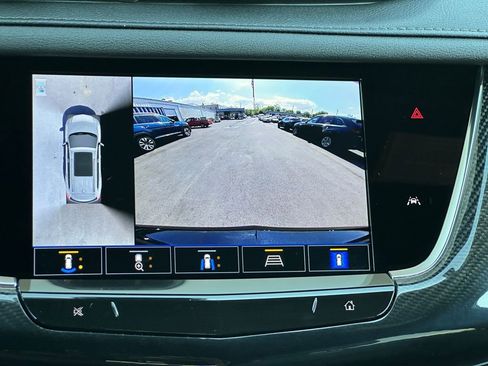 Used 2025 Cadillac XT6 Sport w/ Technology Package image 17