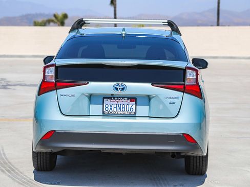 Used 2021 Toyota Prius L Eco FWD image 6