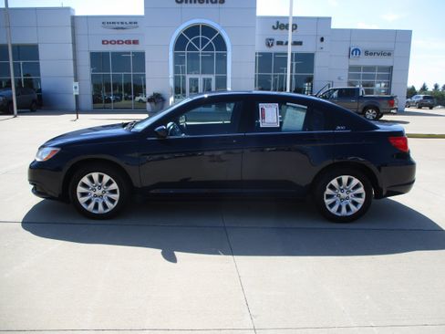 Used 2014 Chrysler 200 LX FWD image 2