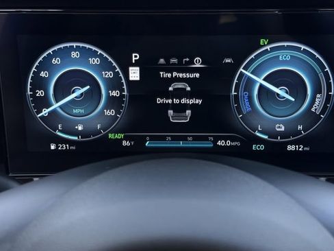 Used 2025 Hyundai Elantra Limited image 13