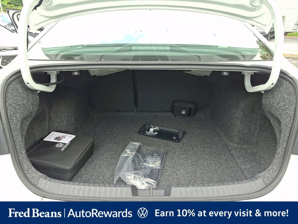 Certified 2024 Volkswagen Jetta SEL FWD image 34