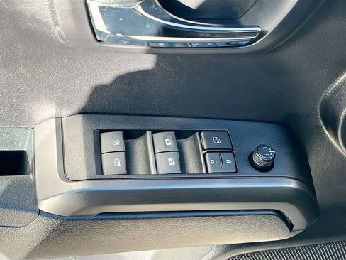 Used 2020 Toyota Tacoma TRD Off-Road w/ Technology Package AWD/4WD image 18