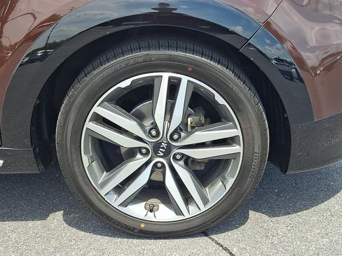 Used 2017 Kia Soul + FWD image 8