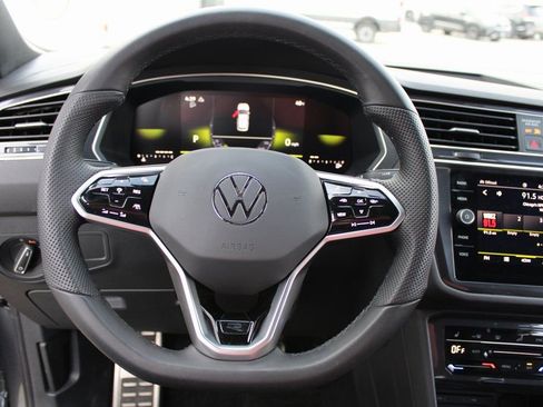 Certified 2024 Volkswagen Tiguan SE R-Line image 11