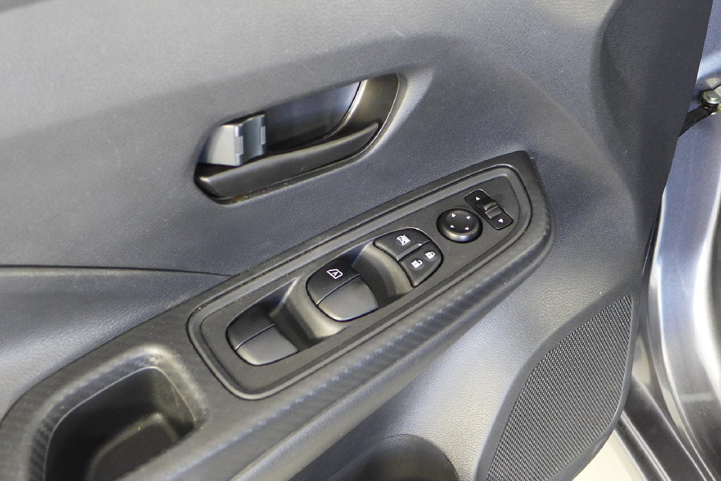 Used 2020 Nissan Versa S FWD image 12