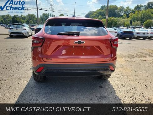 Used 2024 Chevrolet Trax RS w/ Driver Confidence Package FWD image 4