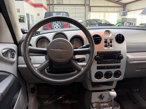 Used 2010 Chrysler PT Cruiser FWD image 21