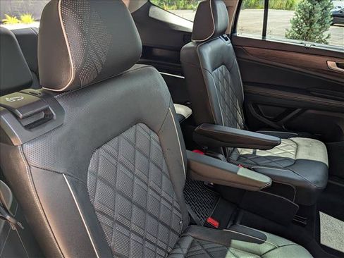 Certified 2025 Volkswagen Atlas SEL Premium R-Line AWD/4WD image 18