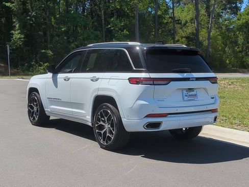 Used 2022 Jeep Grand Cherokee Summit AWD/4WD image 11