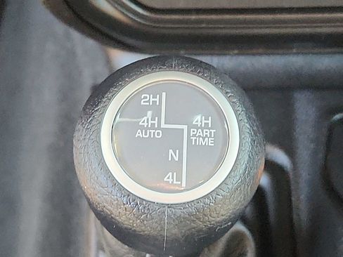 Used 2024 Jeep Wrangler Unlimited Sahara AWD/4WD image 24