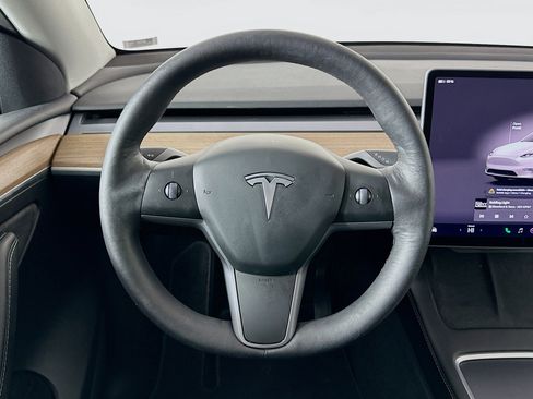 Used 2023 Tesla Model Y Long Range image 16