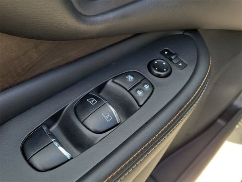 Used 2023 Nissan Murano Platinum w/ Cargo Package image 19