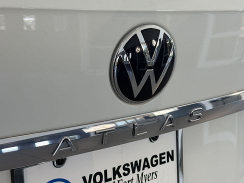 Used 2021 Volkswagen Atlas SE w/ Panoramic Sunroof Package FWD image 34