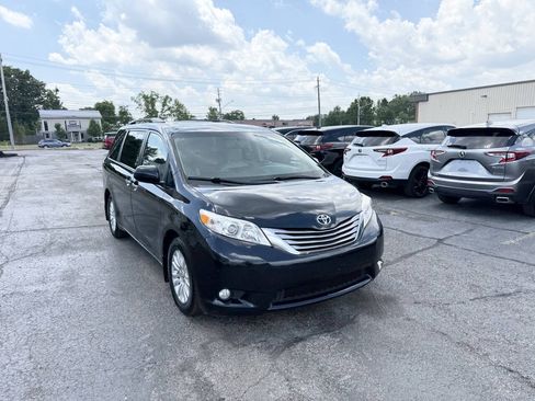 Used 2016 Toyota Sienna XLE FWD image 4