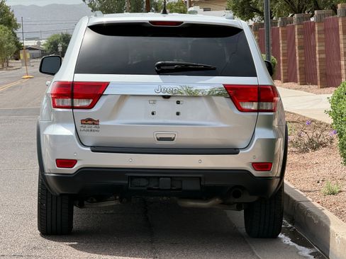 Used 2013 Jeep Grand Cherokee Laredo AWD/4WD image 5