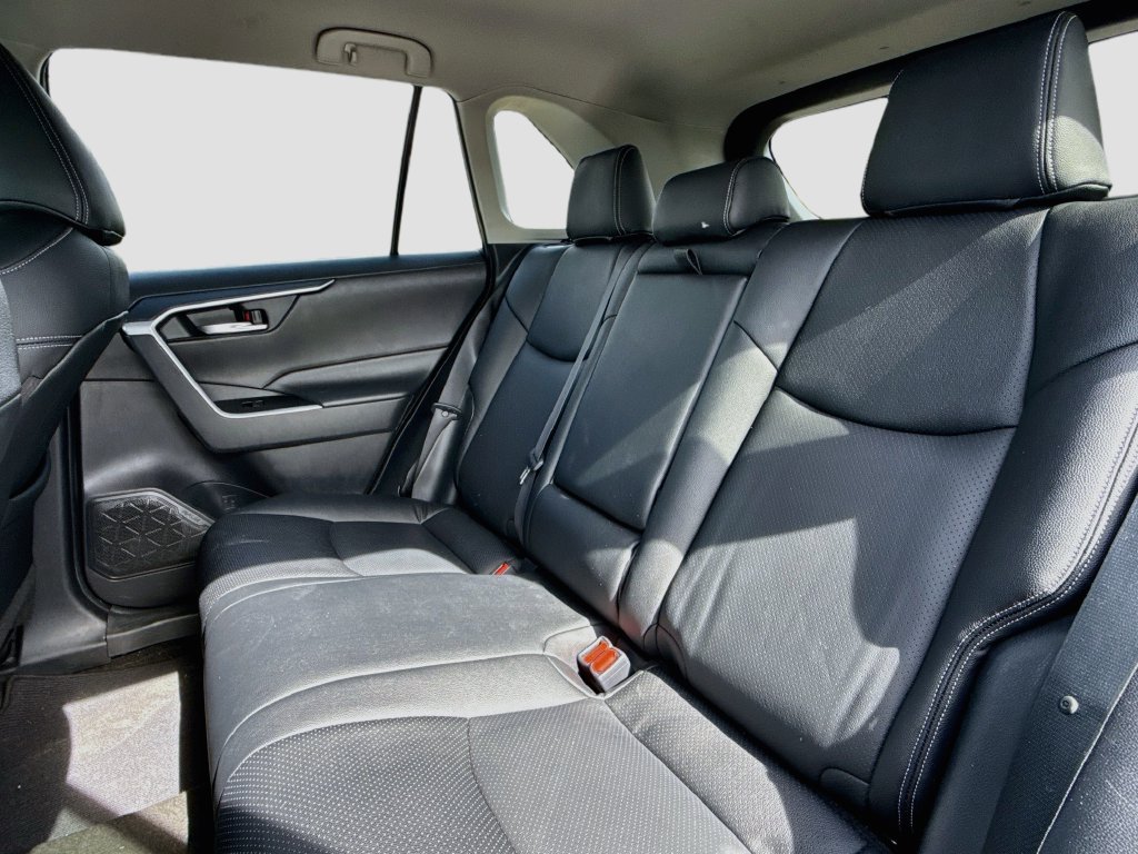 Used 2021 Toyota RAV4 XLE FWD image 15