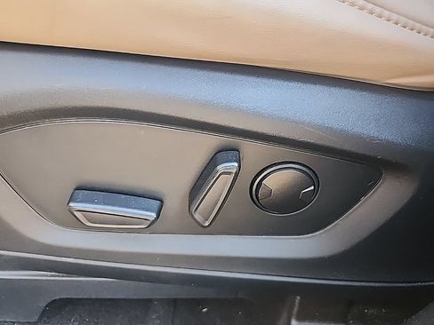 Used 2021 Ford Explorer XLT w/ Equipment Group 202A RWD image 17