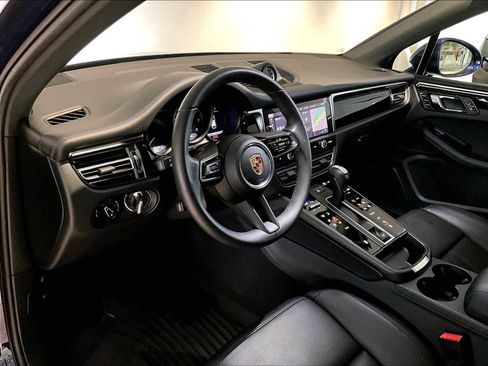 Used 2025 Porsche Macan image 7