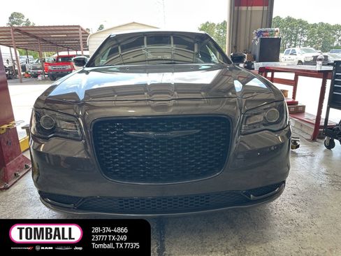 Used 2023 Chrysler 300 Touring w/ Sport Appearance Package RWD image 6