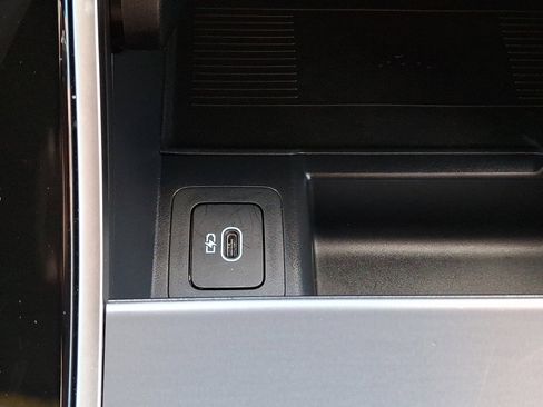 Used 2026 Land Rover Range Rover Evoque S image 25